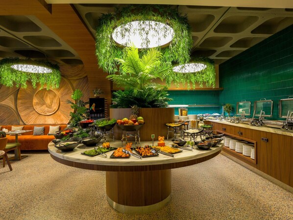 Desayuno buffet (con cargo) los fines de semana