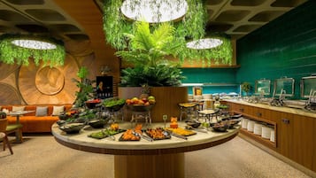 Desayuno buffet (con cargo) los fines de semana