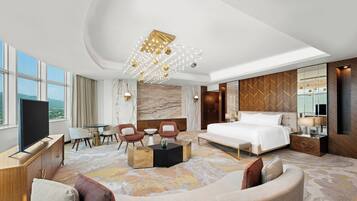 Suite Deluks, 1 Tempat Tidur King dengan tempat tidur Sofa | 1 kamar tidur, seprai premium, selimut bulu angsa, dan minibar