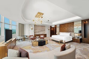 Ropa de cama de alta calidad, cubrecamas y minibar 