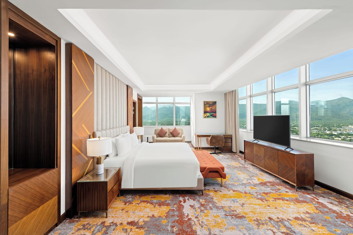 Suite, 1 King Bed | Premium bedding, down comforters, minibar, in-room safe