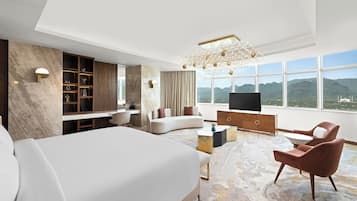 Deluxe Suite, 1 King Bed with Sofa bed