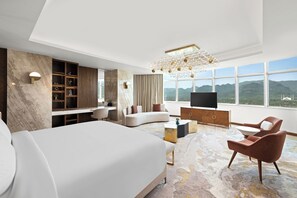 1 habitación, ropa de cama de alta calidad, cubrecamas y minibar 