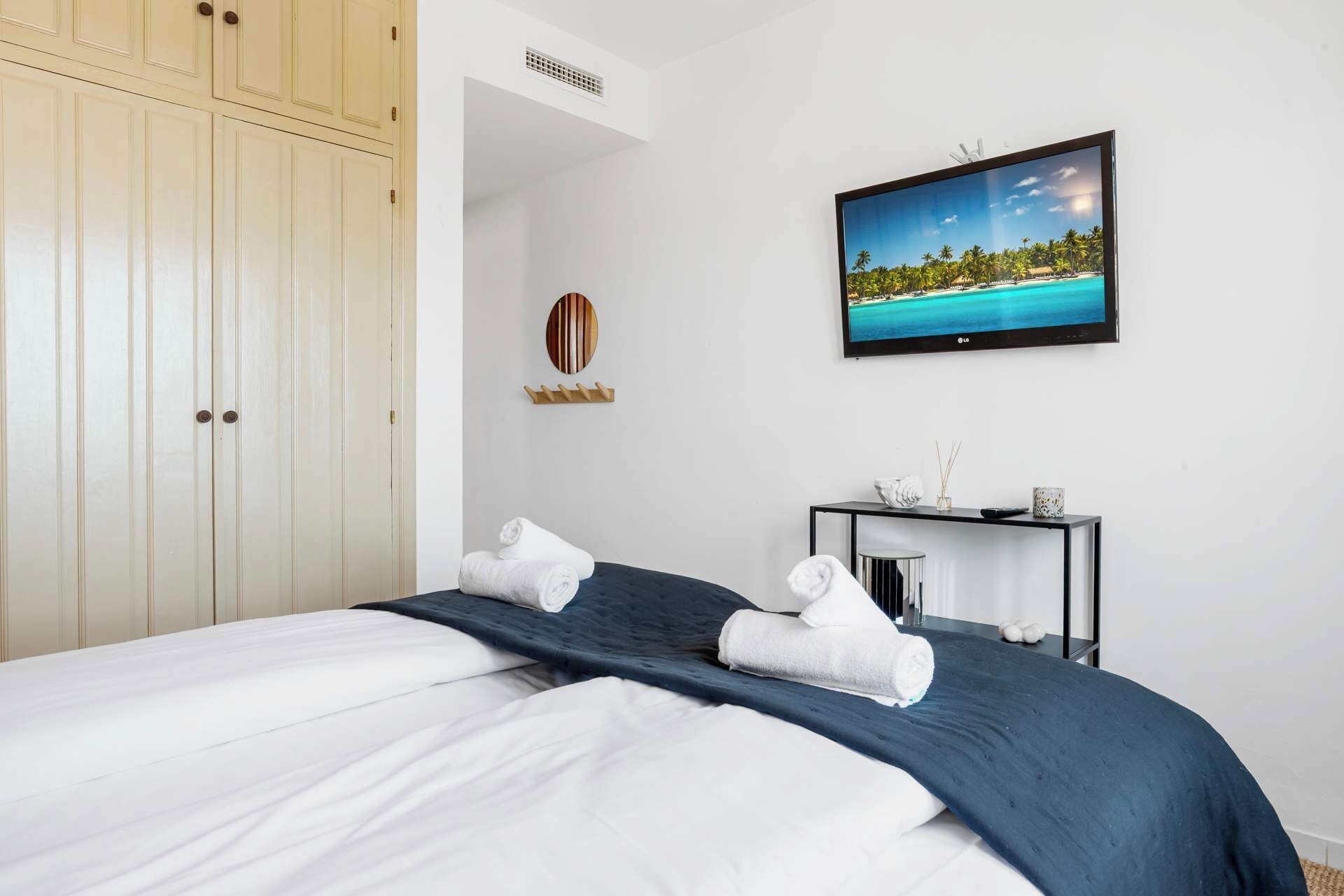 3 chambres, fer et planche à repasser, Wi-Fi gratuit, draps fournis
