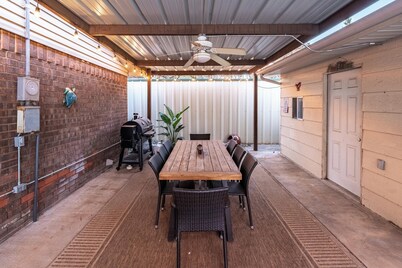 TTU is 4 miles, 3Bd/2Ba with Pool/Hot Tub -"That Peaceful, Easy Feeling"