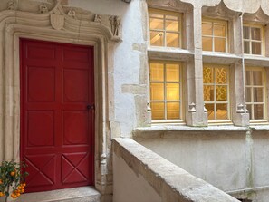 Exterior detail - Terrasse d'Aubonne (Tournus)