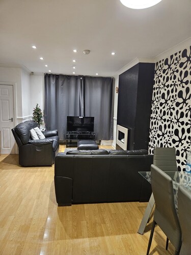 3 bed Home in Salford