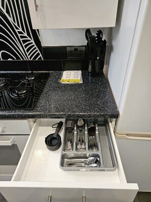 Fridge, microwave, oven, stovetop - 3 bed Home in Salford (Salford)