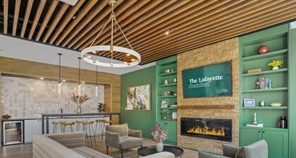 Skyline Luxe Haven Studio - Easy Access to NYC