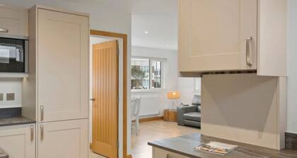 Holywell - 2 Bed Family, Surfer and Pet Friendly