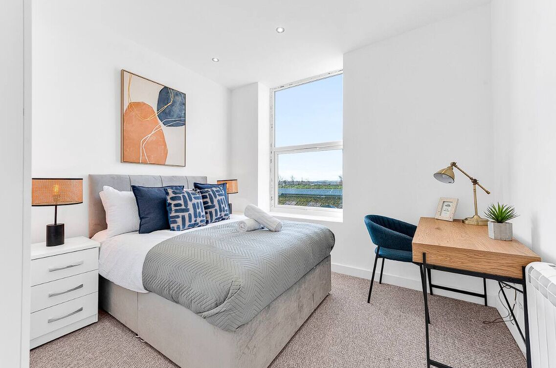 1 chambre, bureau, chambres insonorisées, fer et planche à repasser