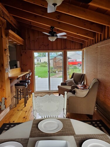 Hot Tub! Book Now for Spring and Summer!