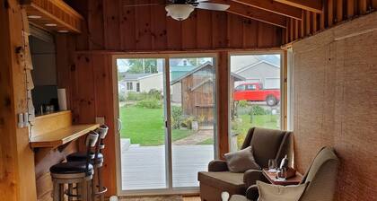 Hot Tub! Book Now for Spring and Summer!