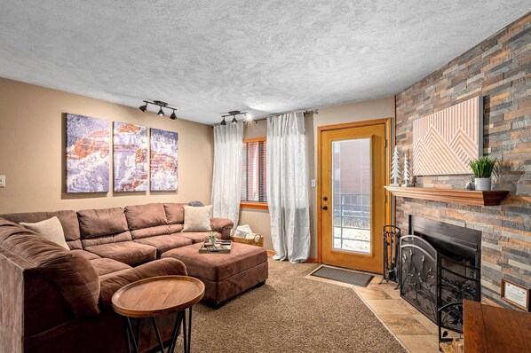 Fireplace - Giant Step #14 located on the Giants Steps lifts tubing hill - Sleeps 6 in beds (Brian Head)