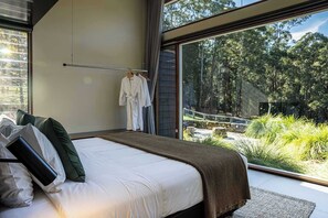 4 bedrooms, travel crib, WiFi, bed sheets