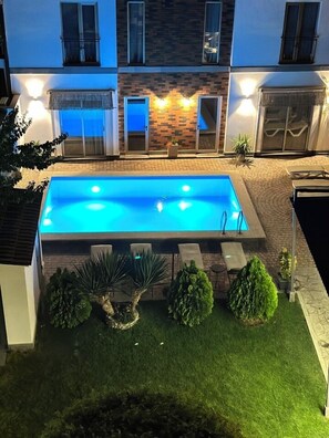 Piscine extérieure (ouverte en saison), cabanons gratuits