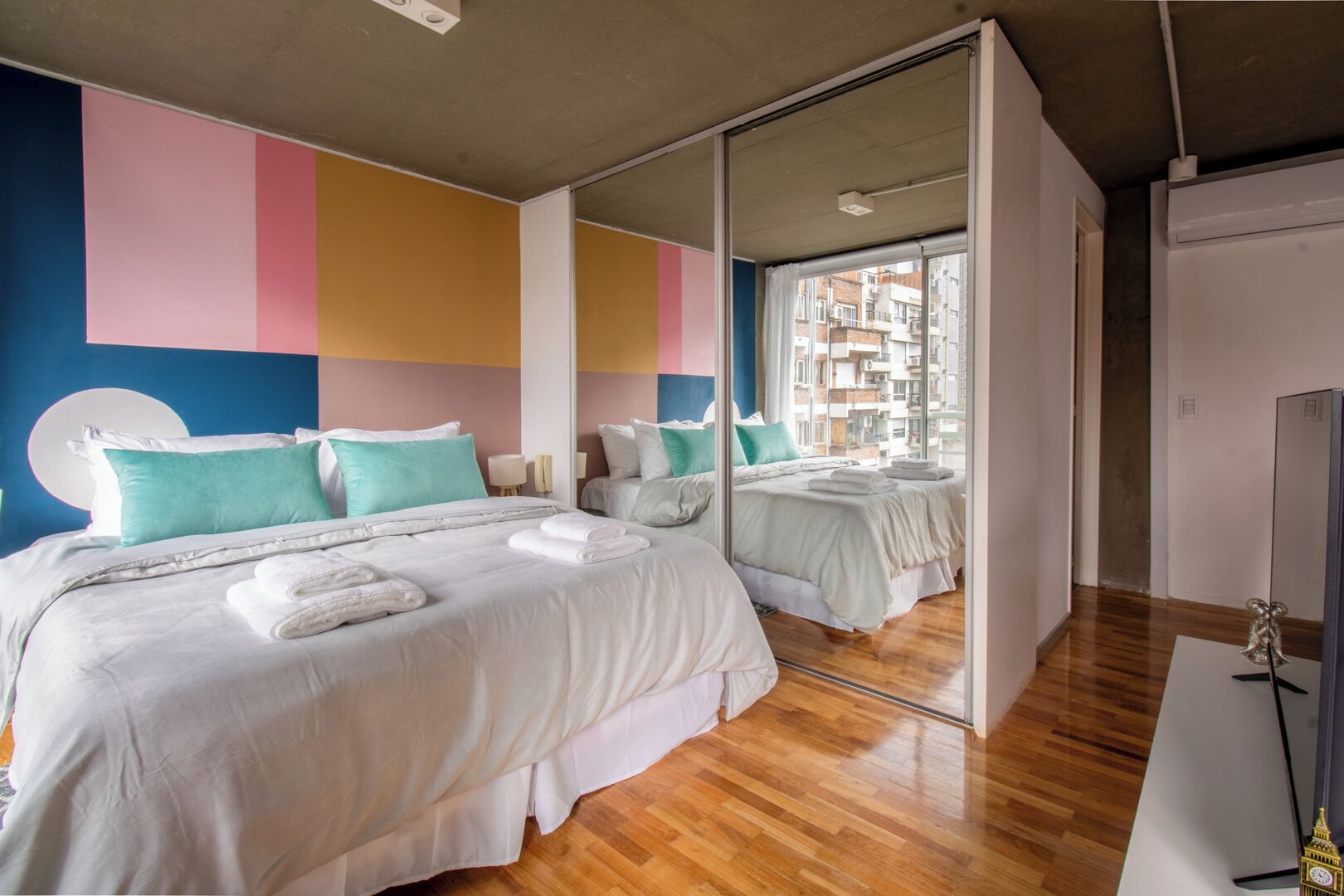 1 habitación, escritorio y cortinas blackout 