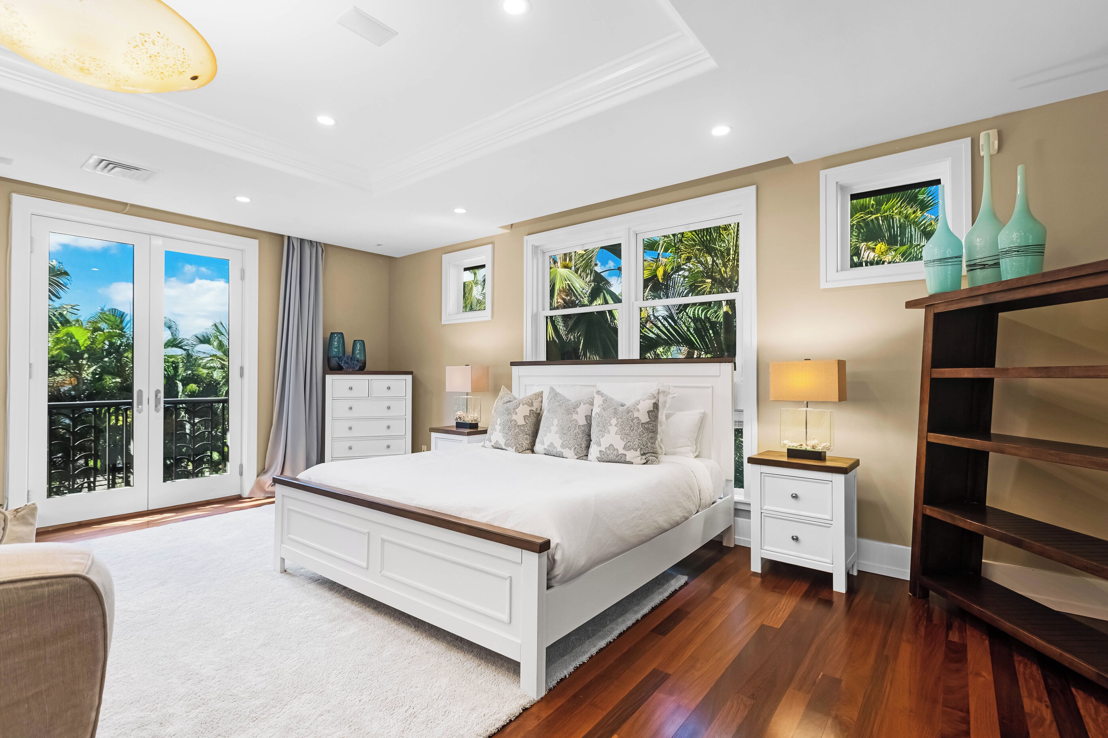 5 bedrooms, iron/ironing board, travel crib, internet