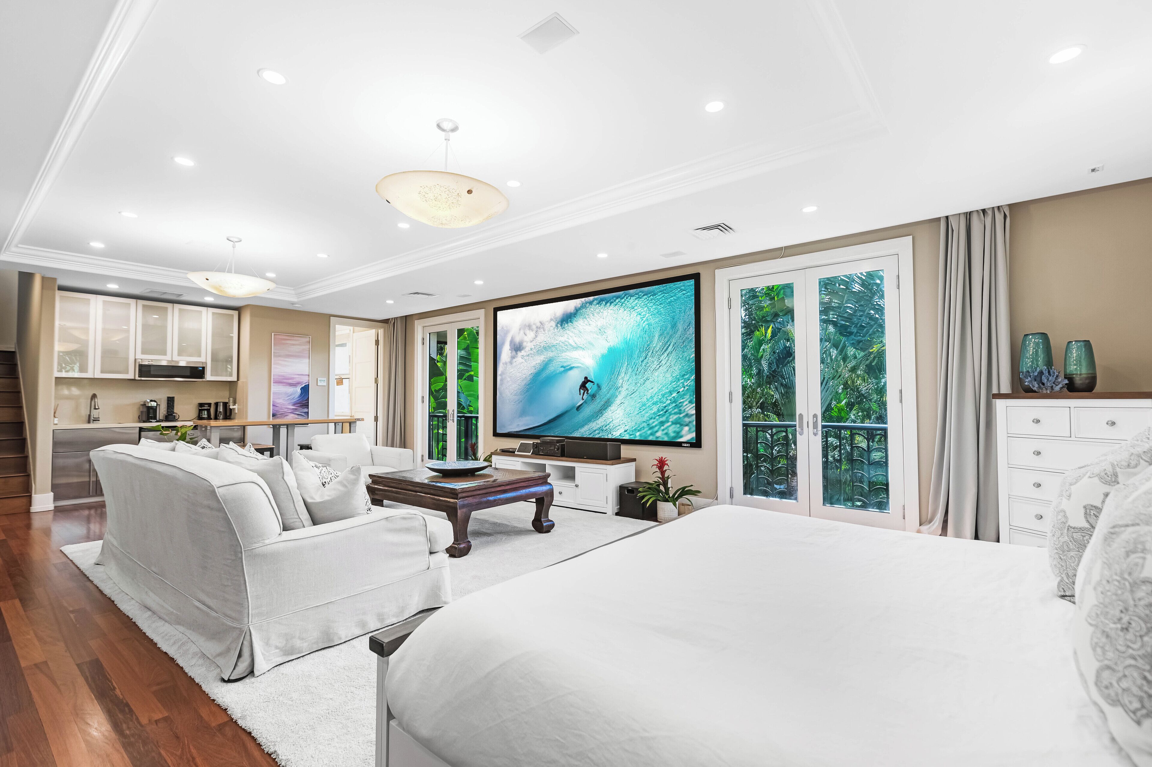 5 bedrooms, iron/ironing board, travel crib, internet