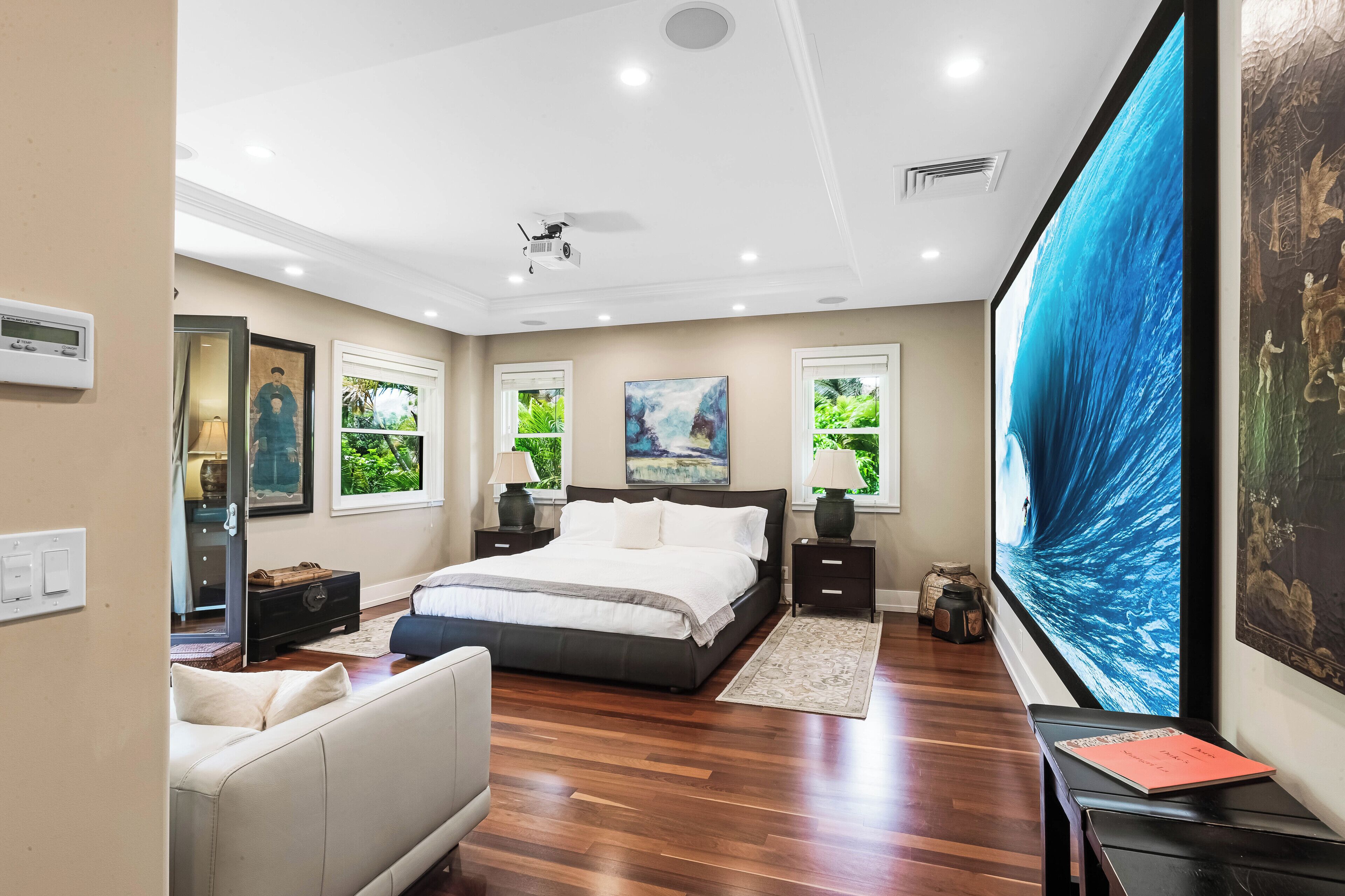 5 bedrooms, iron/ironing board, travel crib, internet