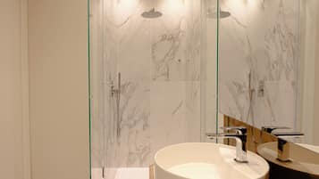 Deluxe Double Room, City View | Bathroom