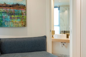 Design Suite, Partial Sea View | Living area