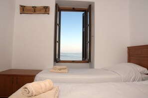 3 bedrooms, iron/ironing board, travel cot, free WiFi