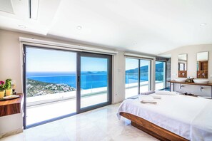 5 bedrooms, WiFi, bed sheets - Villa Cornelia - Five Bedroom Villa, Sleeps 10 (Unknown)