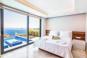 5 bedrooms, WiFi, bed sheets