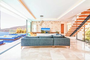 TV - Villa Cornelia - Five Bedroom Villa, Sleeps 10 (Unknown)