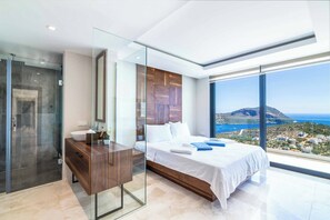 5 bedrooms, WiFi, bed sheets