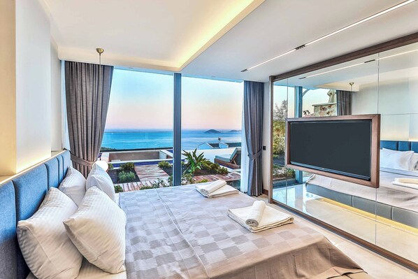 7 bedrooms, WiFi, bed sheets