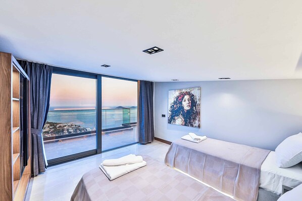 6 bedrooms, WiFi, bed sheets