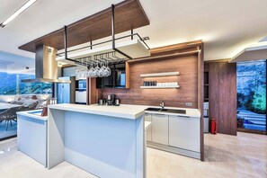 Réfrigérateur, micro-ondes, four, lave-vaisselle