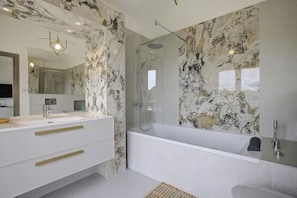 Shower - Twin Luxurious Villas 8 BR Pool in Vallauris (Vallauris)