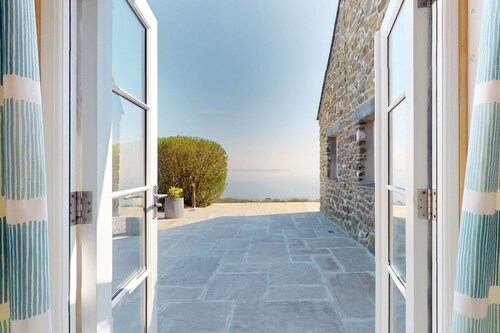 Talarfor - Two Bedroom Cottage, Sleeps 4