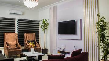 Economy Apartment, Balcony, City View | Living area