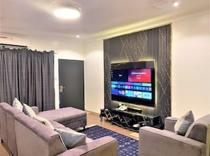 Economy-Apartment, Balkon, Stadtblick | Wohnbereich