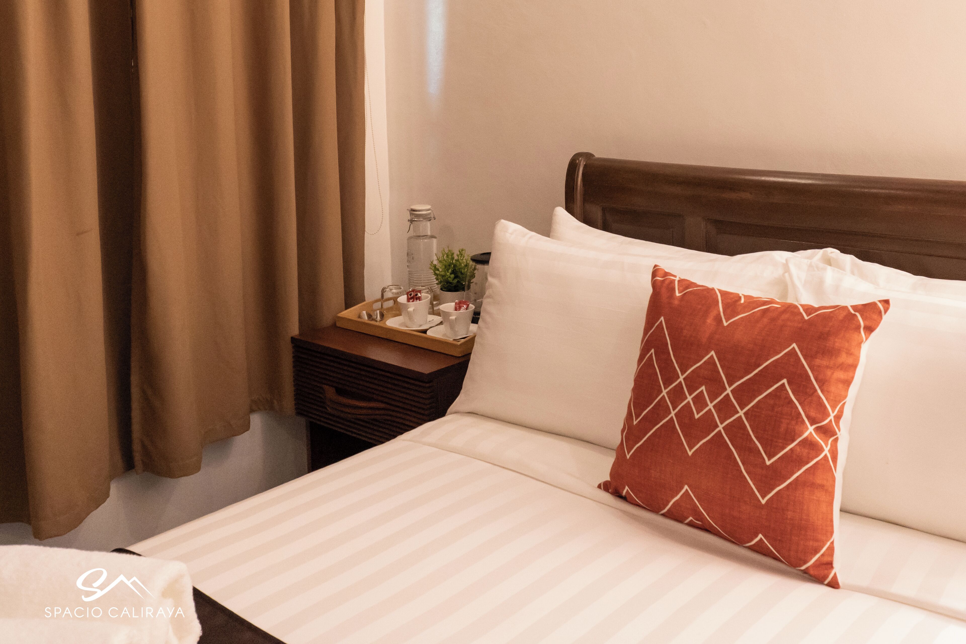 高級寝具、テンピュール、ミニバー、客室ごとに異なる装飾