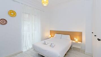 2 bedrooms, desk, iron/ironing board, internet