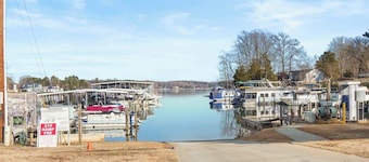 Firepit - Enjoy Lake Norman - Bring your Boat