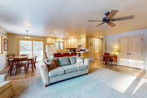 TV, DVD player - Cozy tree-lined home located near town, lakes, walking & bike trails, w/ firepit (Manitowish Waters)