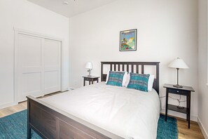 3 makuuhuonetta, silitysrauta/-lauta, internet, vuodevaatteet