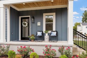 Terrace/patio - 5 BR Luxurious New Downtown Home 2 miles Duke (Durham)