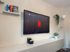 Interior - Newly Built 3BR Gem:King Beds, Fast Wi-Fi, Free Parking, Close to Airport & City (Westerhope)