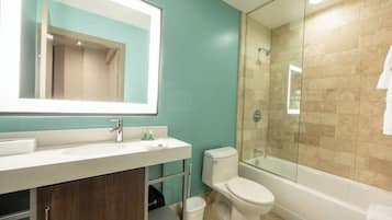 Hårtørrer, håndklæder, Sæbe, Toiletpapir