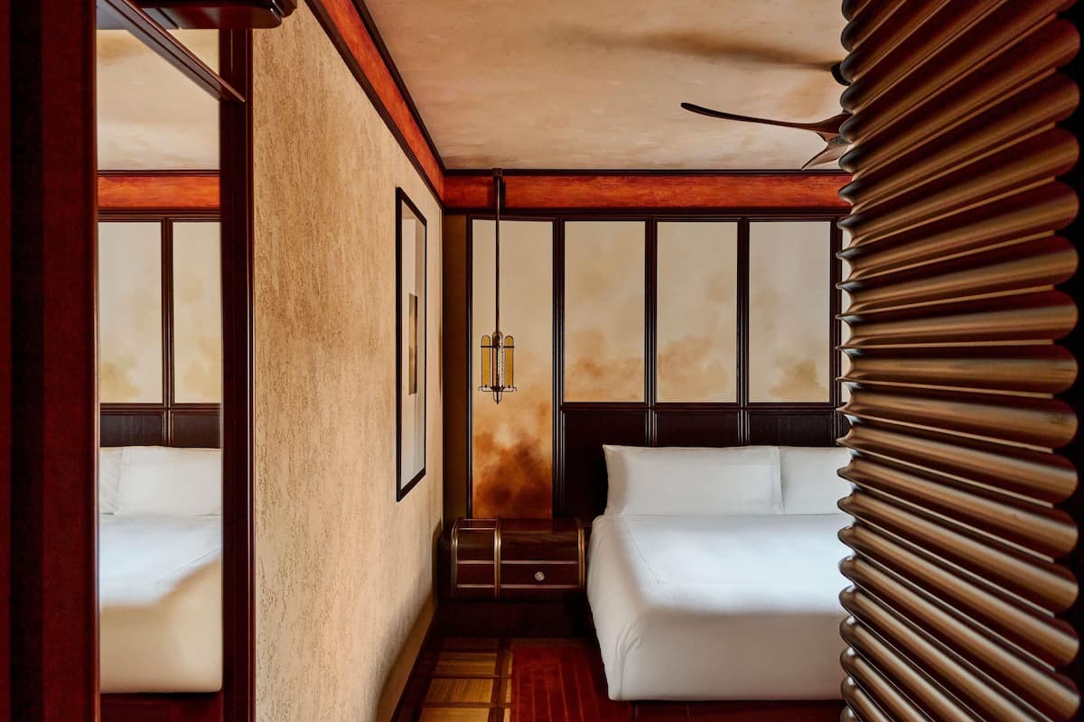 Superior Room, 1 King Bed | Minibar, in-room safe, soundproofing, iron/ironing board