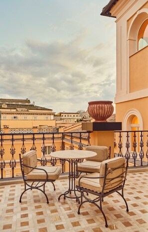 Suite with Terrace, 1 King bed | Minibar, in-room safe, soundproofing, iron/ironing board - Orient Express La Minerva (Rome)