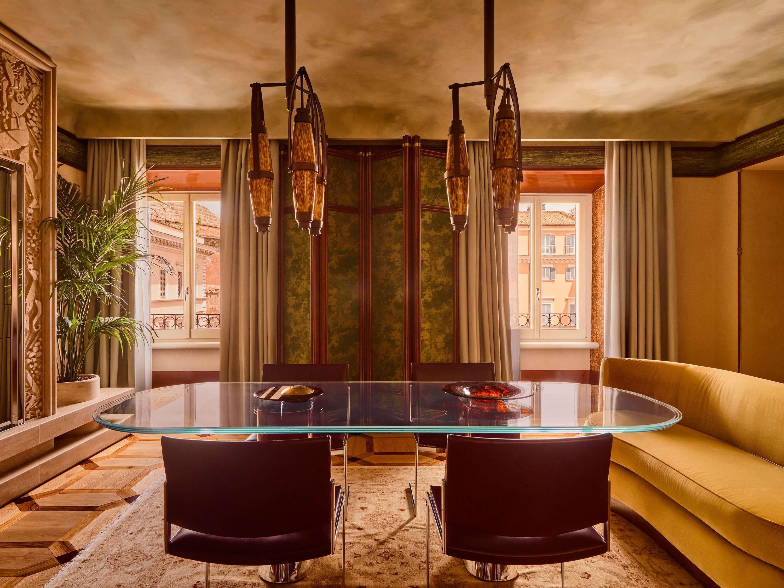 Minibar, caja de seguridad en la habitación y sistema de insonorización 