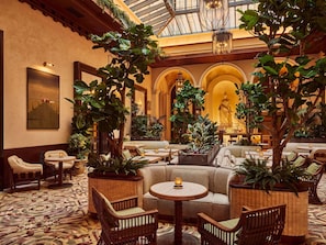 Lounge dans le hall